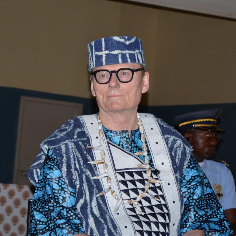 Visite du prix Nobel d’économie à l’université de Dschang: le discours africaniste de James A. Robinson