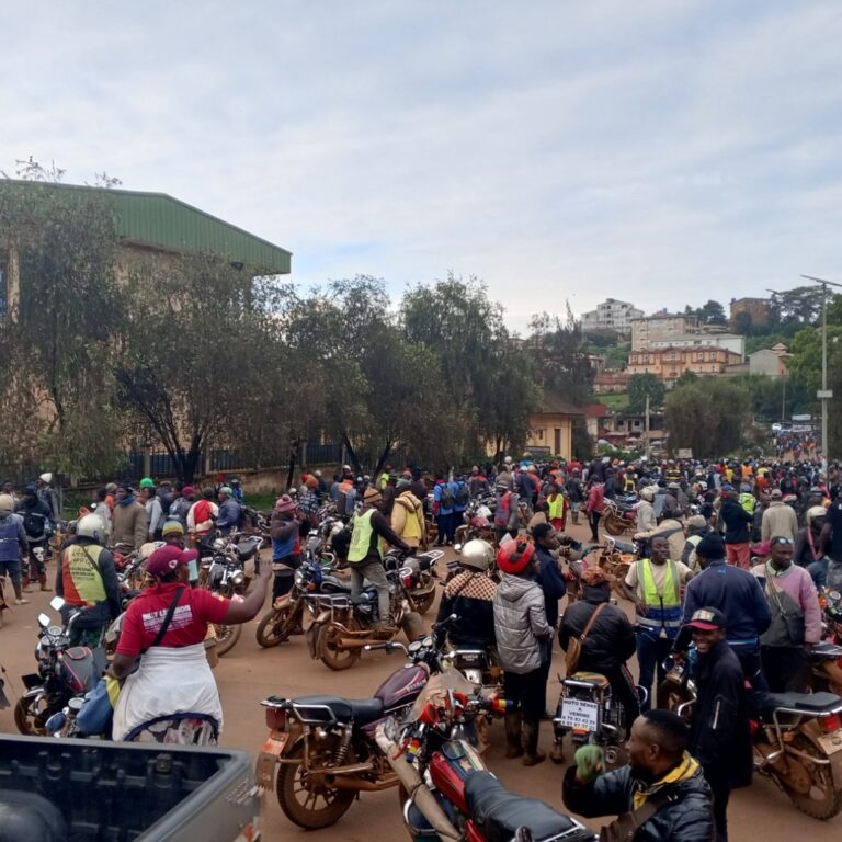 Tensions post-électorales à Dschang : récit d&rsquo;une journée au bilan lourd.