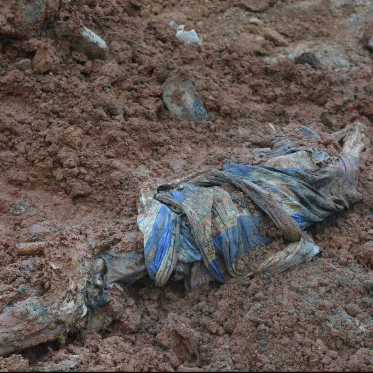 Falaise de Dschang: un autre corps sorti des décombres, plus d&rsquo;un an après le double éboulement