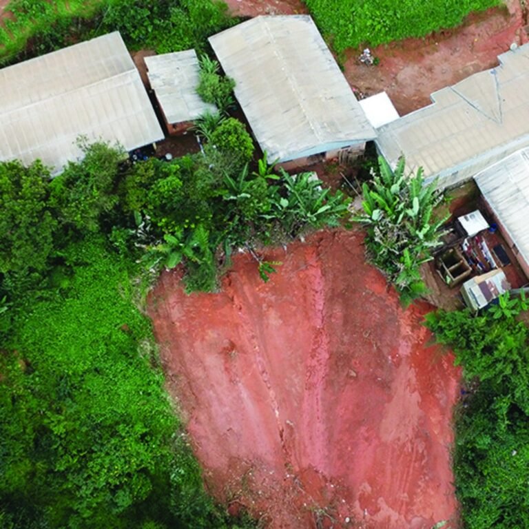 Risque de graves éboulements à Dschang : plus de 4 familles particulièrement en danger à Foreké.